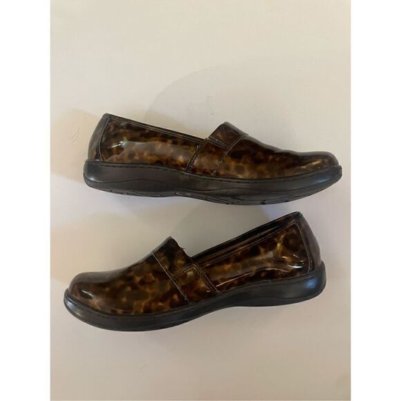 B.O.C. Women’s Tortoise Flat Slip On Comfort Shoes Size 8.5 - Picture 1 of 10